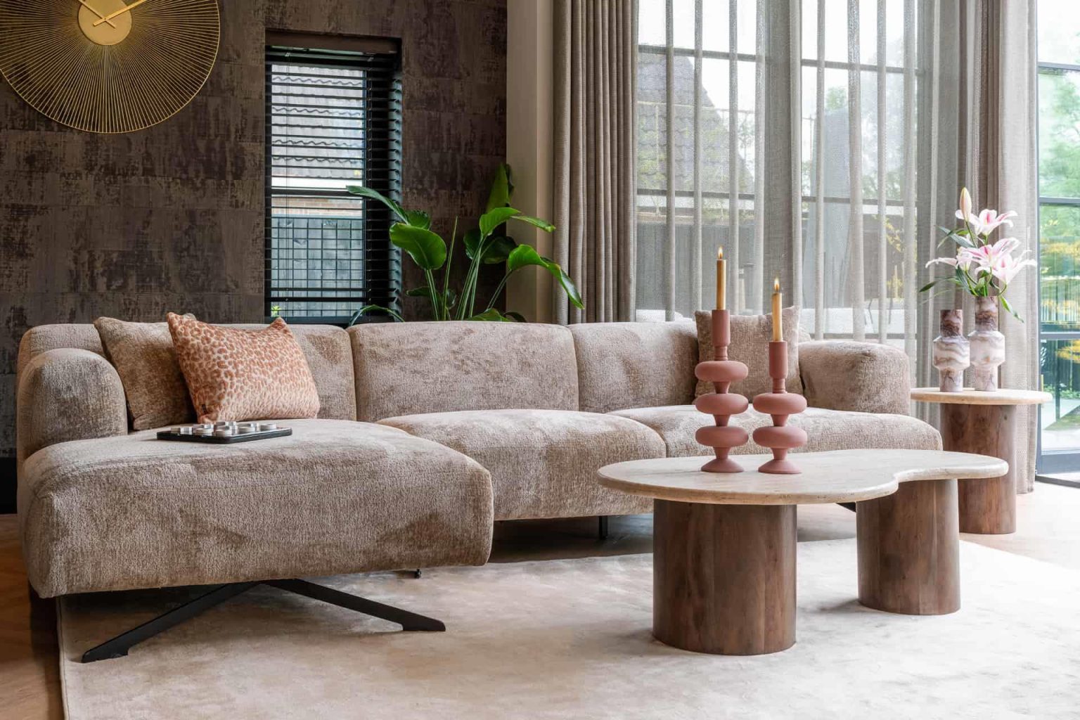 Taupe chenille hoekbank - perfecte bank vinden bij Voorbrood Meubelen met diverse maten en materialen