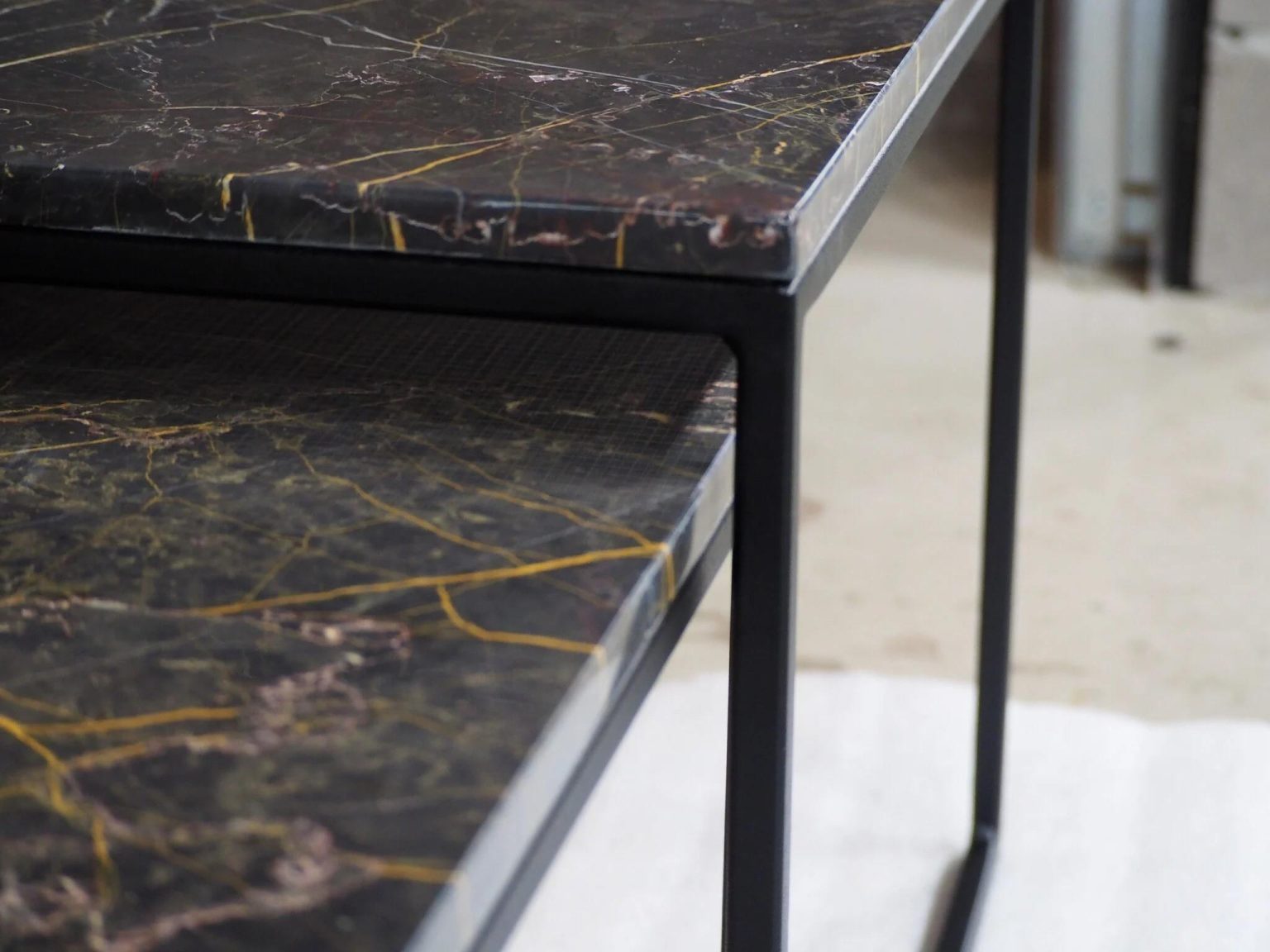 Luxe marmeren tafels in diverse stijlen met unieke aderingen en verfijnd design voor moderne en klassieke interieurs